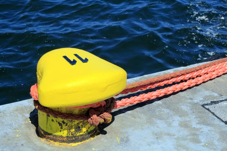 Boje auf der die Zahl elf steht