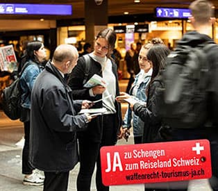 Flyern: Ja zum Waffenrecht und Schengen/ Dublin