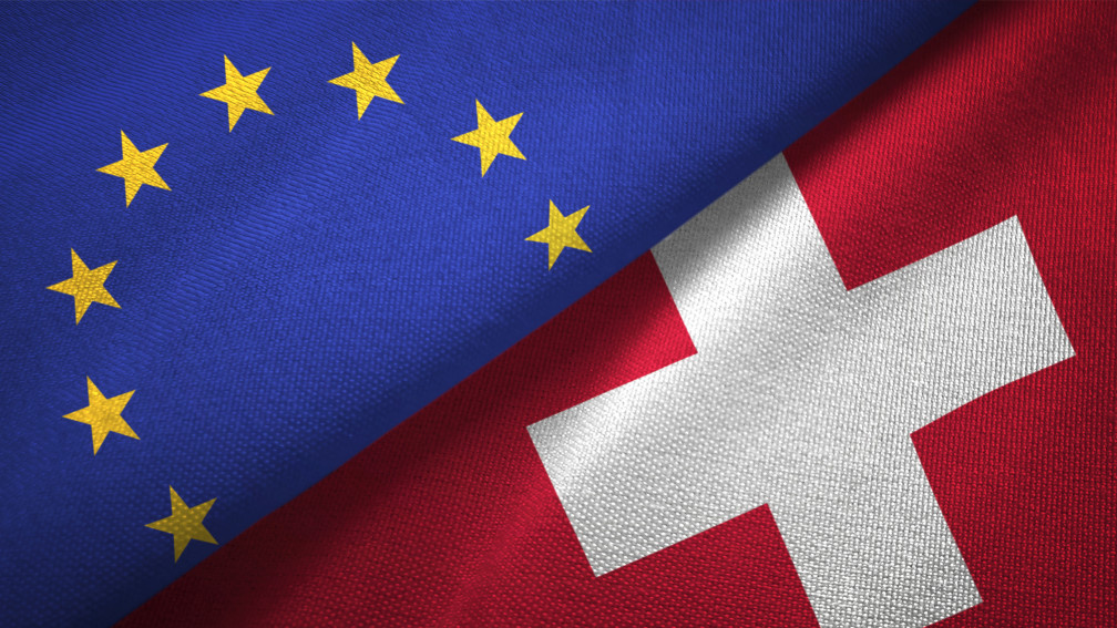 Flaggen Schweiz und EU