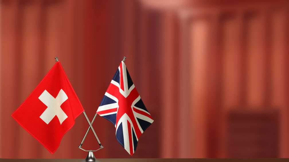 Flaggen der Schweiz und des UK