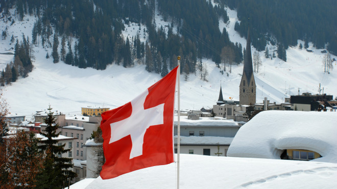Schweizerfahne über Davos