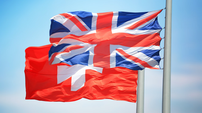 Schweizer Flagge und Britische Flagge