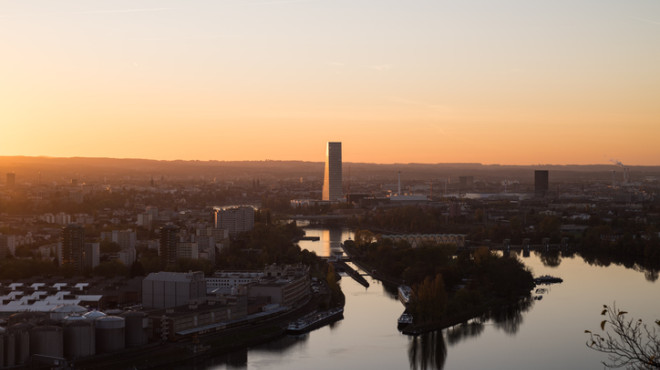 Stadt Basel mit Rocheturm
